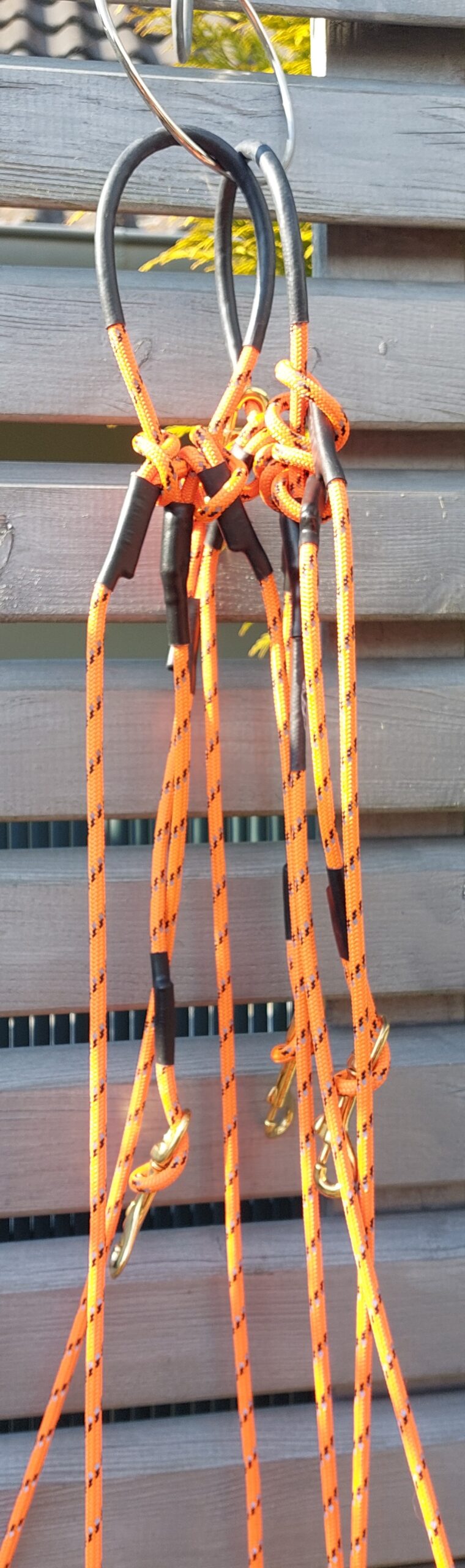 Gespannleine (4 Hunde) von "Swedish Centerlines" Zentralleine (Stahlkern) PS ummantelt - Farbe Orange mit Reflektoren