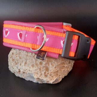 halsband gurtband neonorange webband pink mit herzen mit nappaleder pink unterlegt 